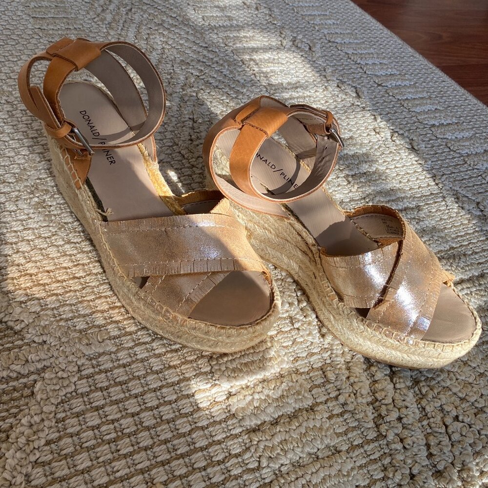 Donald J Pliner “Ines” Gold Leather Espadrilles Size 9M